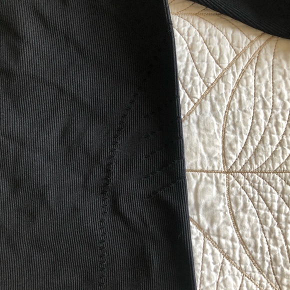 2/$30🍑Like-New FABLETICS Delta Seamless Zip Up - Picture 8 of 9